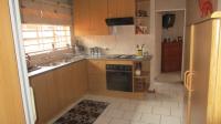 Kitchen - 28 square meters of property in Brackenhurst