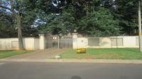 Front View of property in Glen Marais
