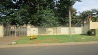 Front View of property in Glen Marais