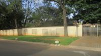 Front View of property in Glen Marais