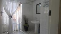 Bathroom 1 - 5 square meters of property in Glen Marais