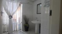 Bathroom 1 - 5 square meters of property in Glenmarais (Glen Marais)