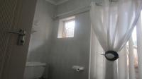 Bathroom 1 - 5 square meters of property in Glen Marais