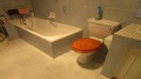 Main Bathroom - 9 square meters of property in Glenmarais (Glen Marais)