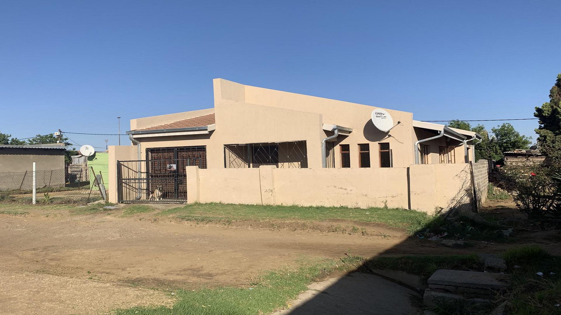 Front View of property in Zamdela