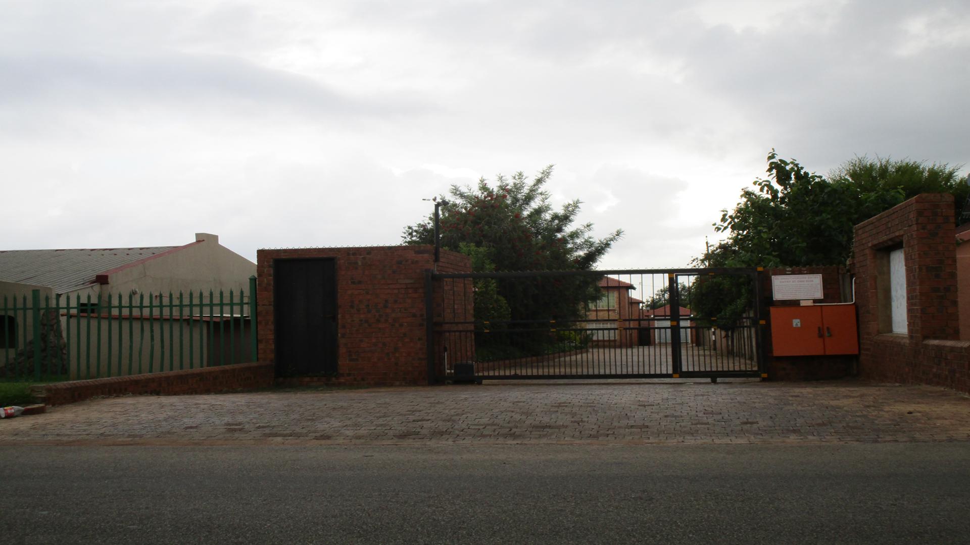 Front View of property in Middelburg - MP