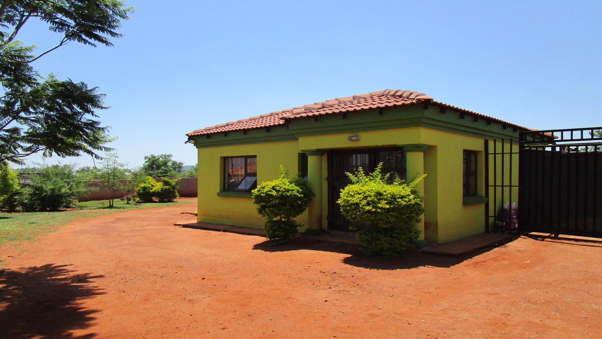 Front View of property in The Orchards