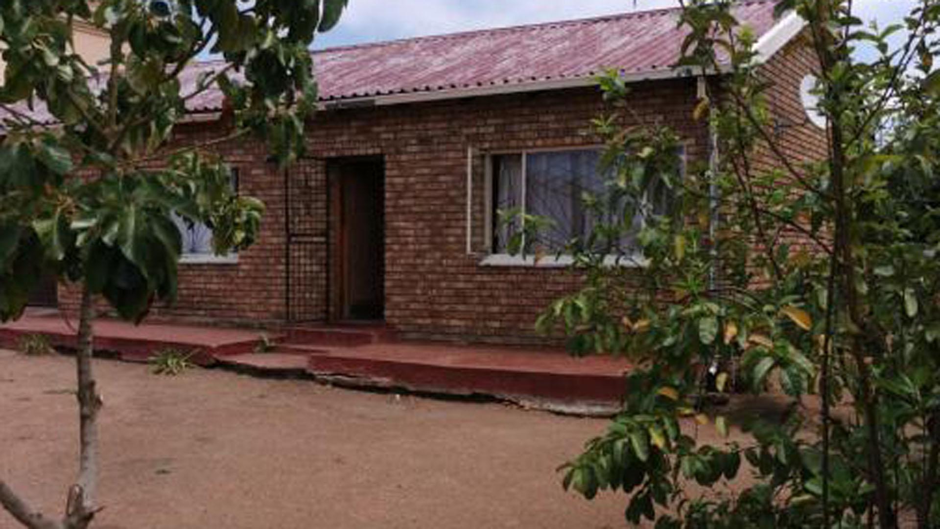 Front View of property in Lethlabile