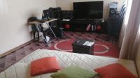 Lounges - 17 square meters of property in Lethlabile