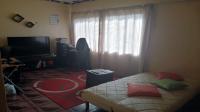 Lounges - 17 square meters of property in Lethlabile