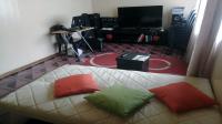 Lounges - 17 square meters of property in Lethlabile