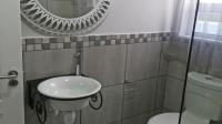 Bathroom 2 - 6 square meters of property in Dwarskersbos
