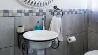Bathroom 2 - 6 square meters of property in Dwarskersbos