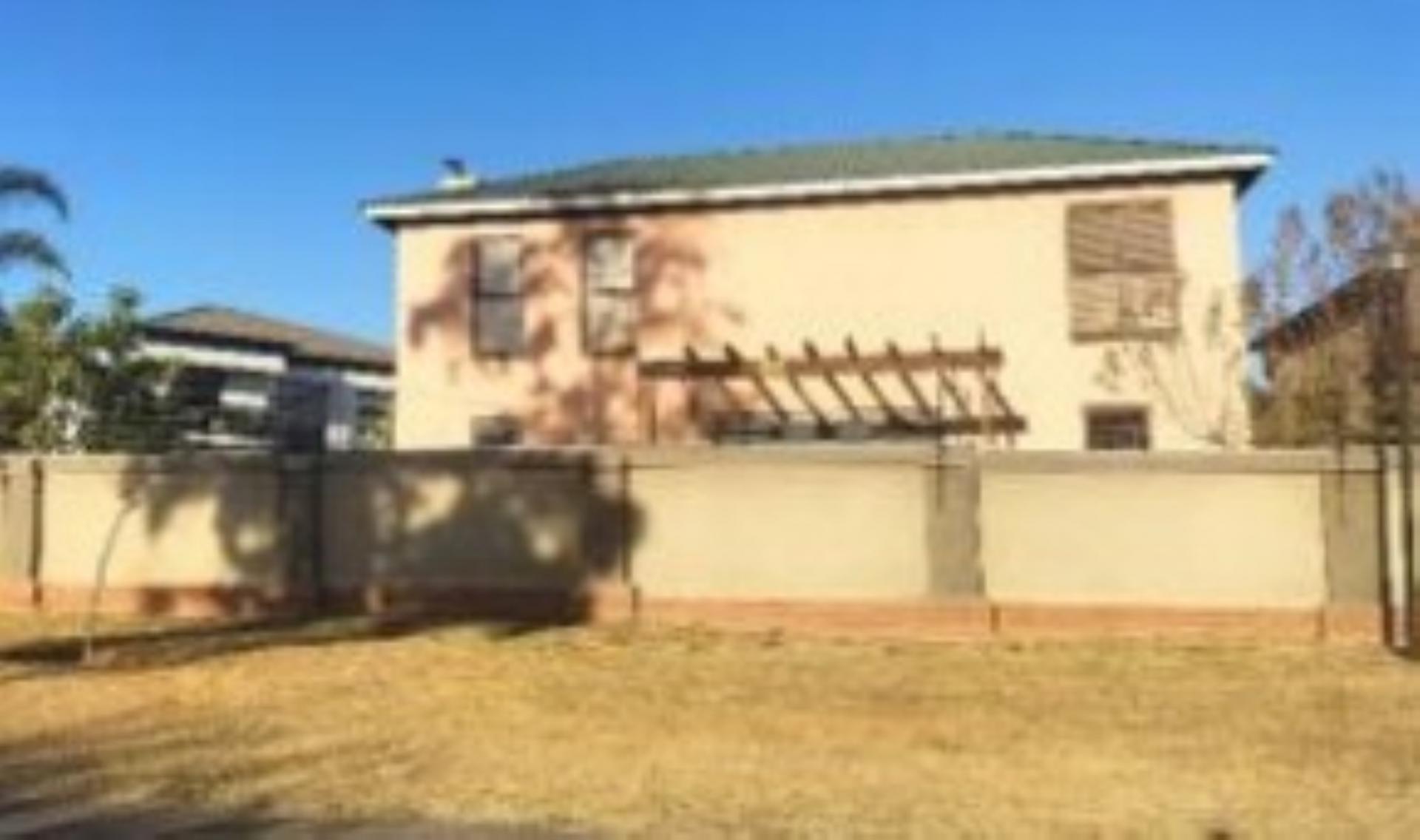 Front View of property in Honeydew Manor