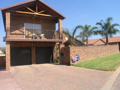 3 Bedroom House for Sale For Sale in Garsfontein - Home Sell - MR34105