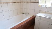 Bathroom 1 - 7 square meters of property in Mondeor