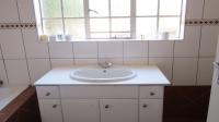 Bathroom 1 - 7 square meters of property in Mondeor