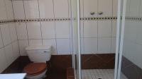 Bathroom 1 - 7 square meters of property in Mondeor