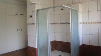 Main Bathroom - 18 square meters of property in Mondeor