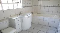 Bathroom 2 - 8 square meters of property in Mondeor