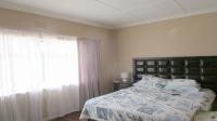 Bed Room 1 - 15 square meters of property in Krugersdorp
