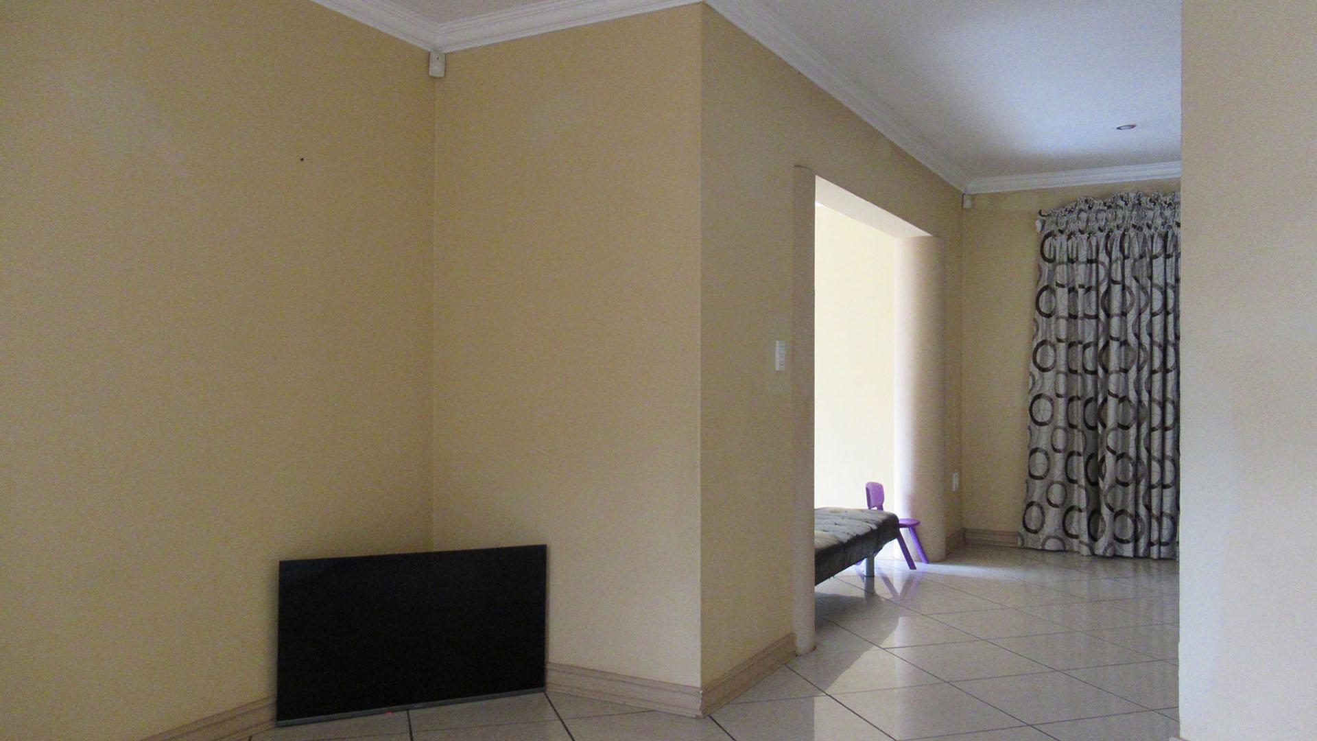 Lounges - 44 square meters of property in Willowbrook