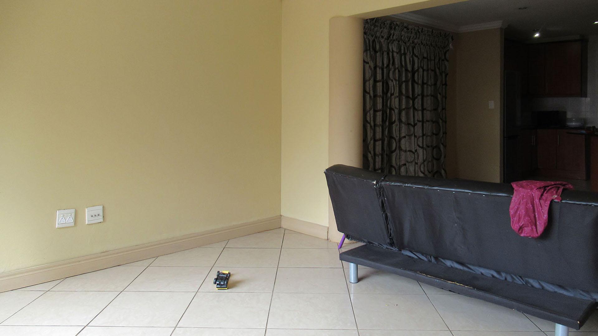 Lounges - 44 square meters of property in Willowbrook