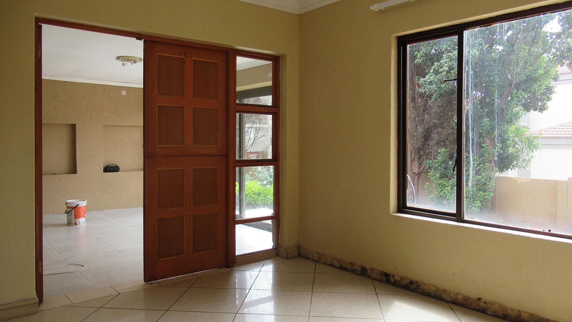 Lounges - 44 square meters of property in Willowbrook