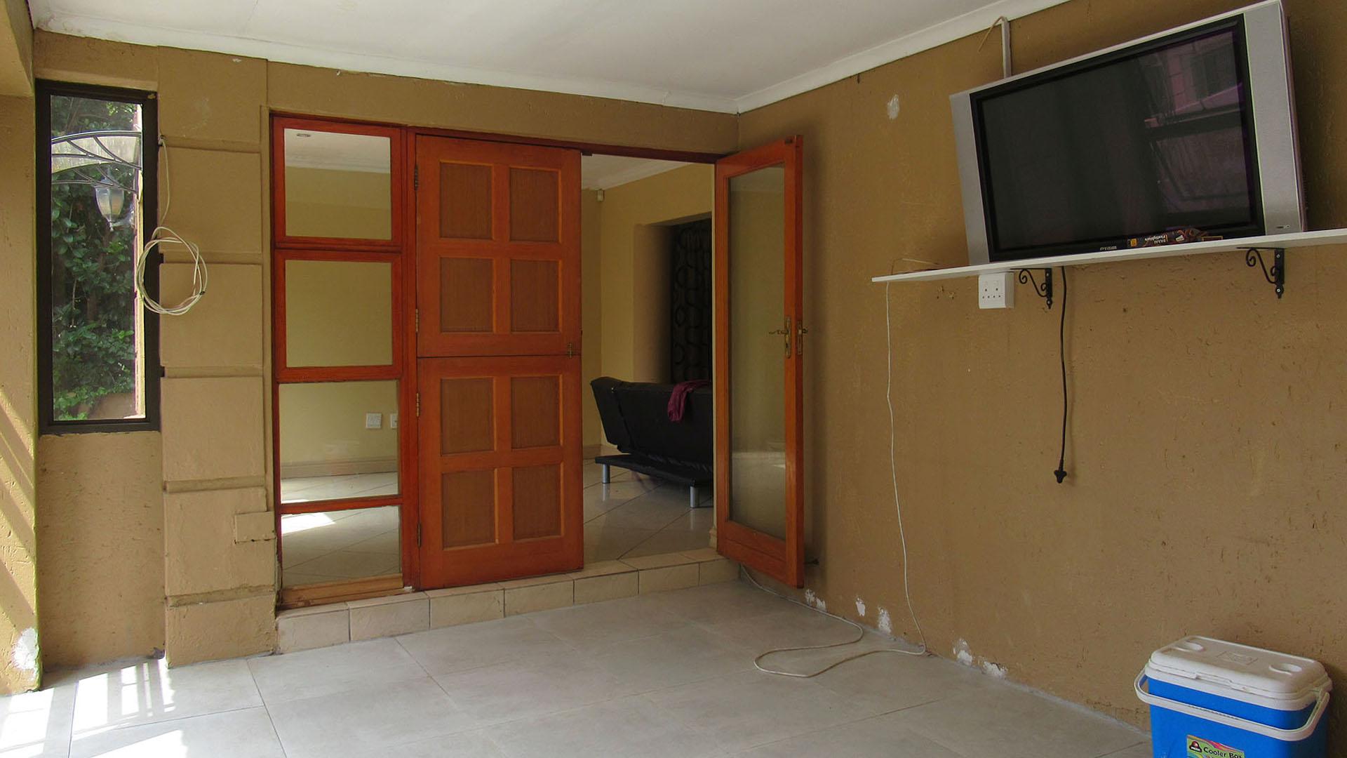 Patio - 24 square meters of property in Willowbrook