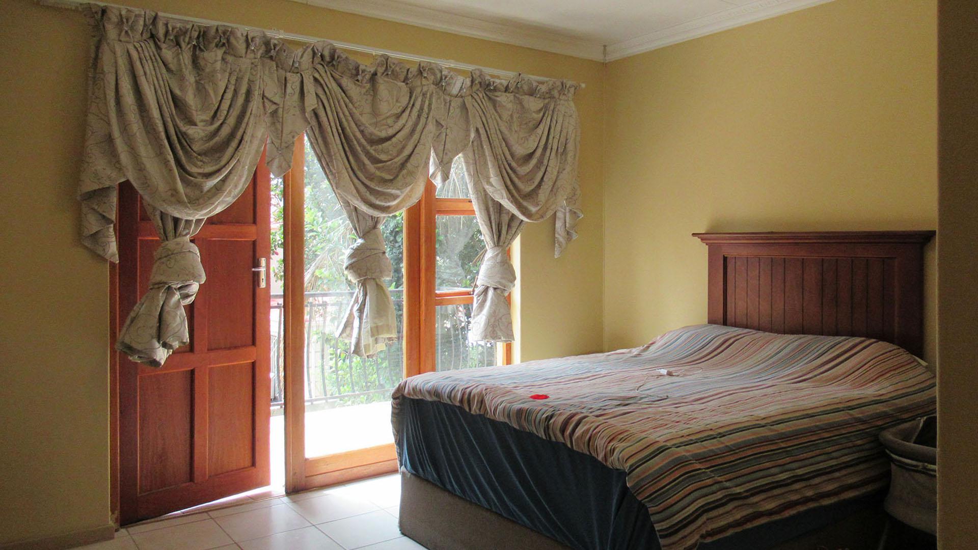 Main Bedroom - 22 square meters of property in Willowbrook