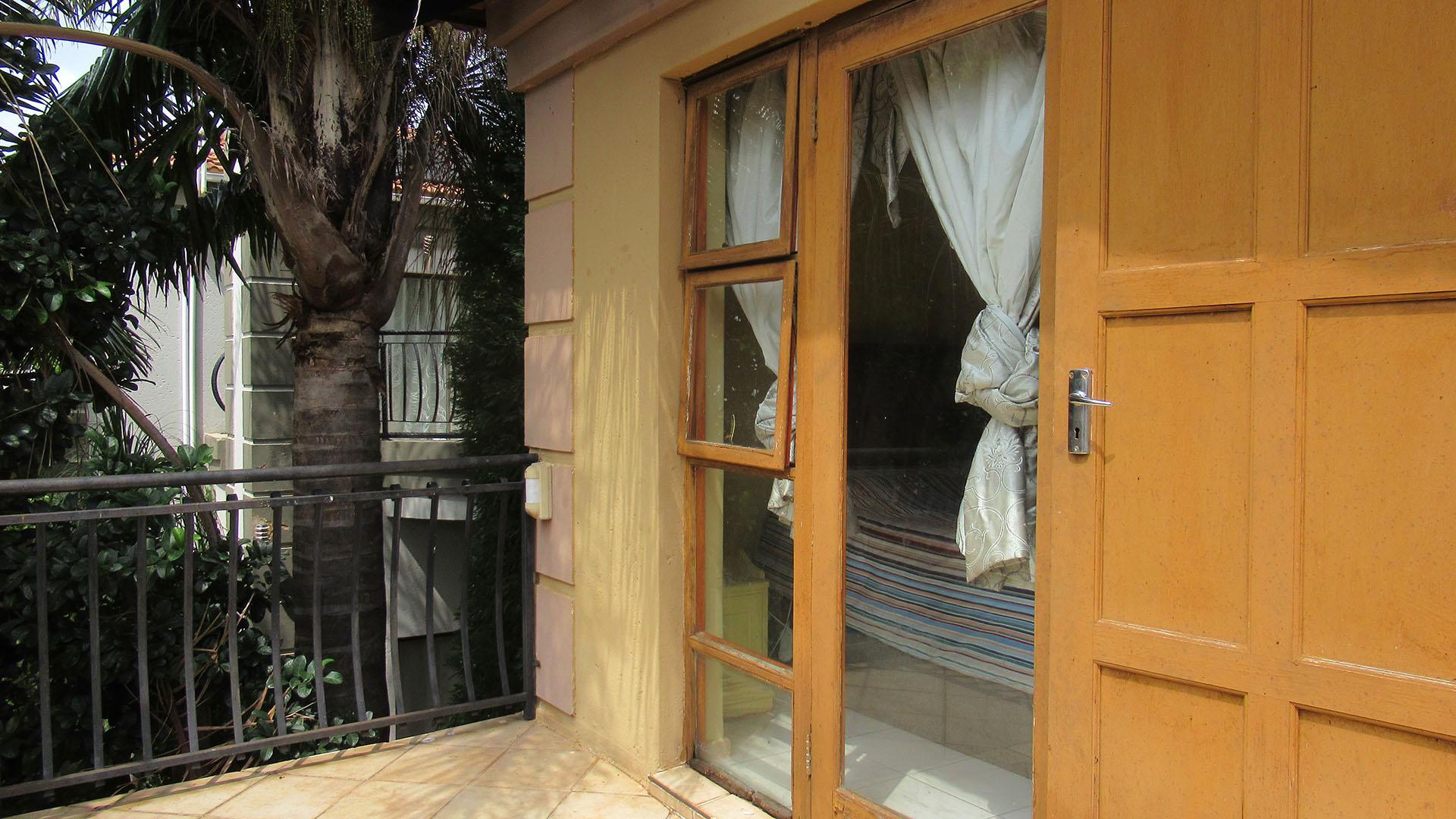 Balcony - 8 square meters of property in Willowbrook