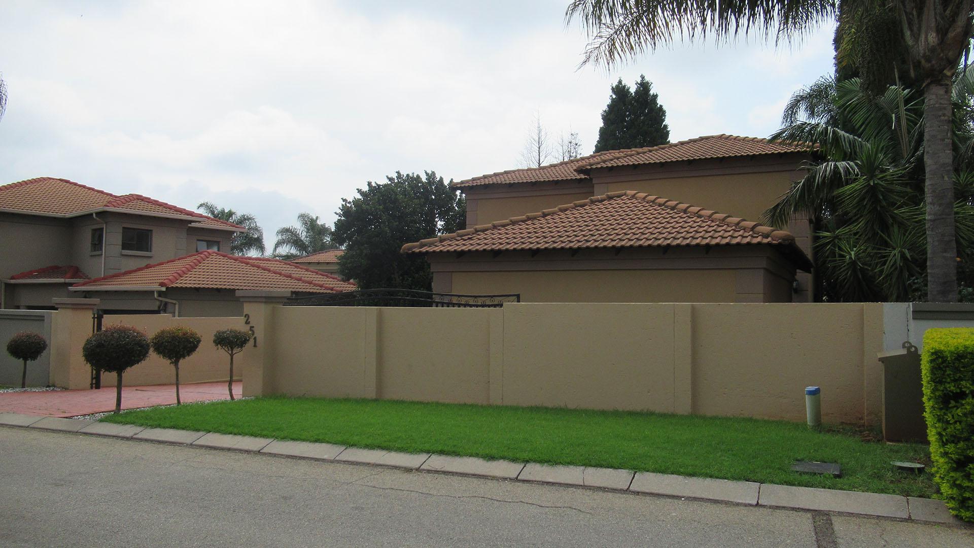 Front View of property in Willowbrook