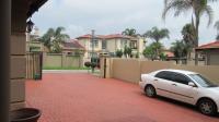 Patio - 24 square meters of property in Willowbrook