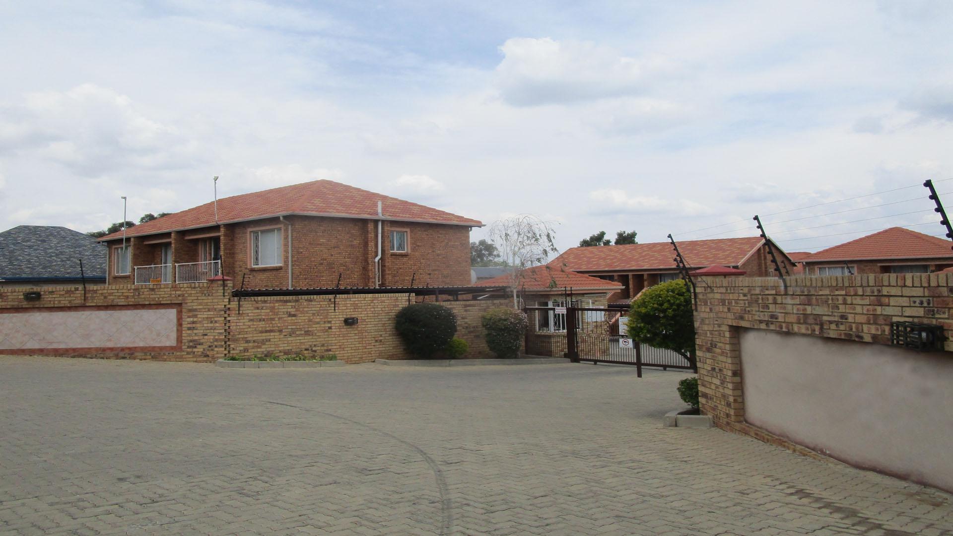 Front View of property in Rosettenville