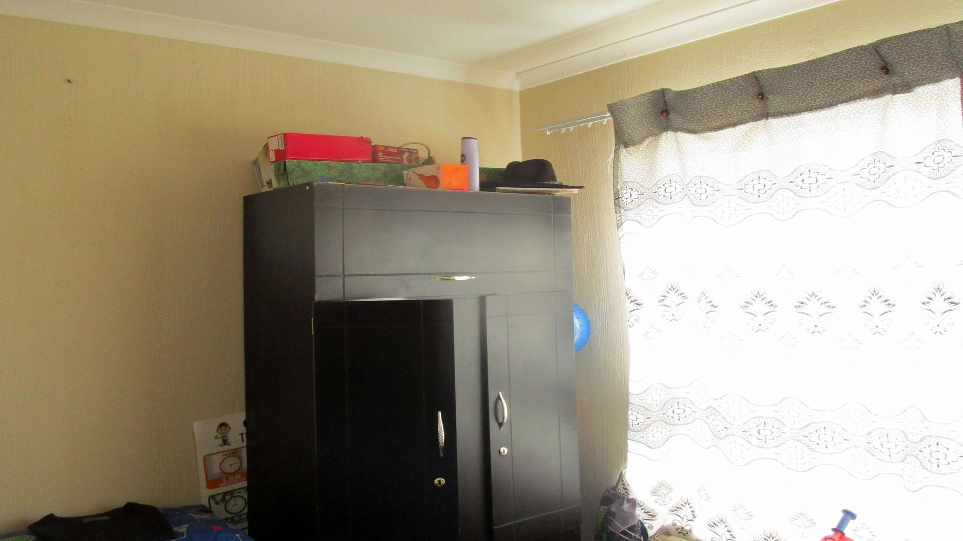 Bed Room 1 - 10 square meters of property in Rosettenville