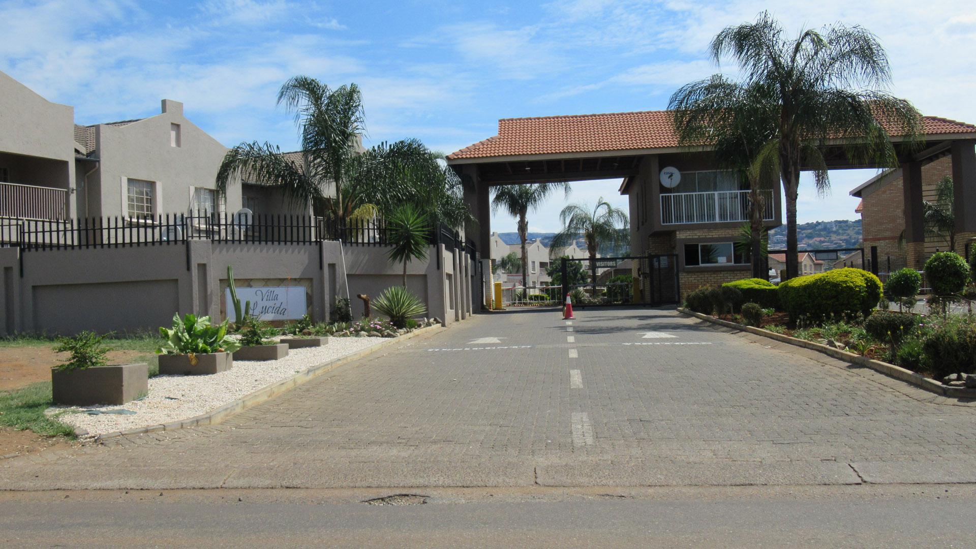 Front View of property in Waterval East