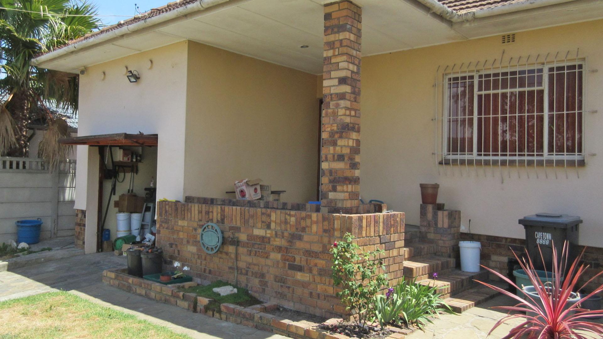 Front View of property in Avondale