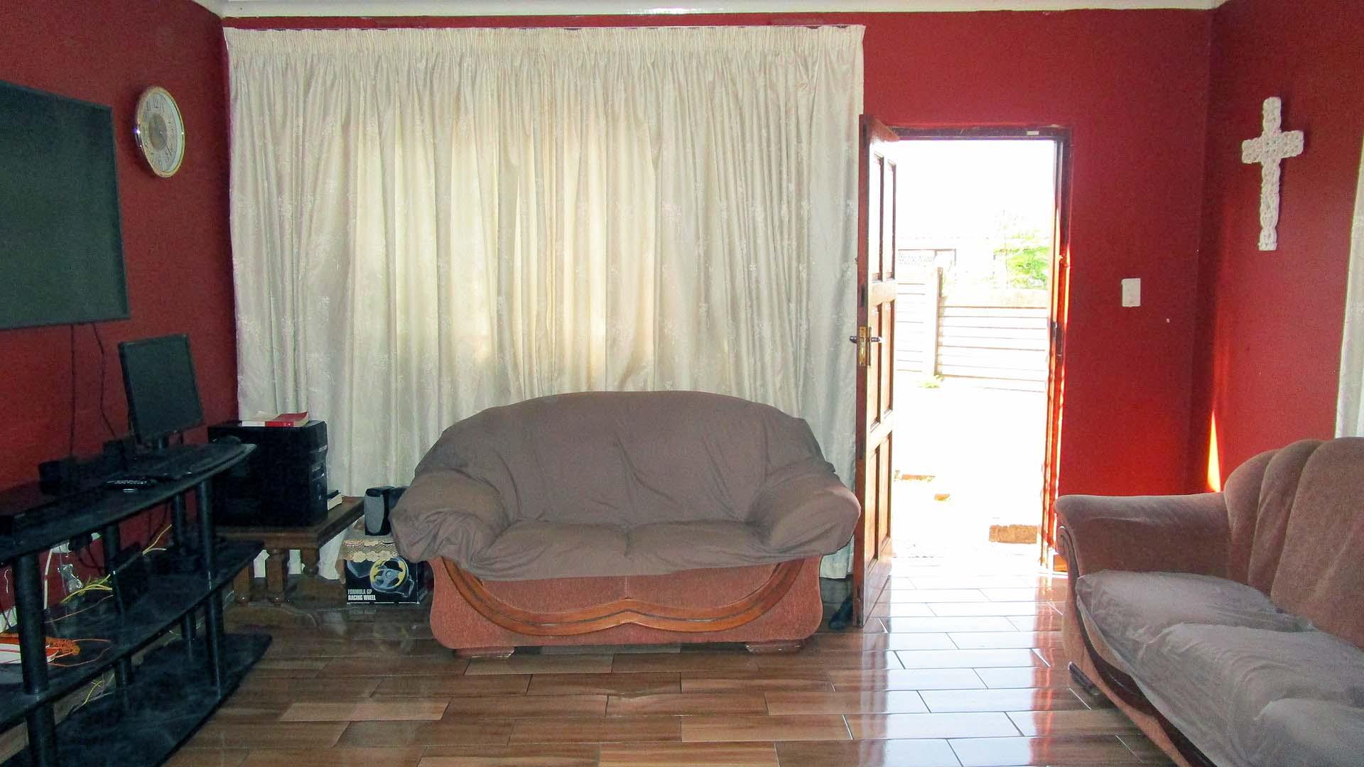 Lounges - 39 square meters of property in Chatsworth - KZN