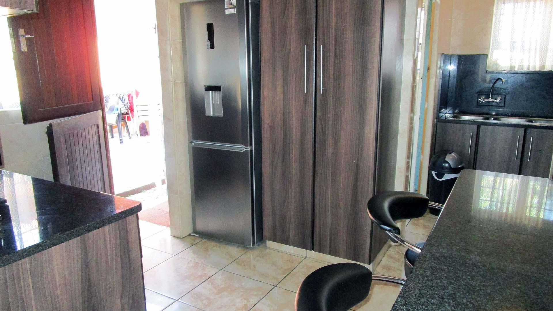Kitchen - 22 square meters of property in Chatsworth - KZN