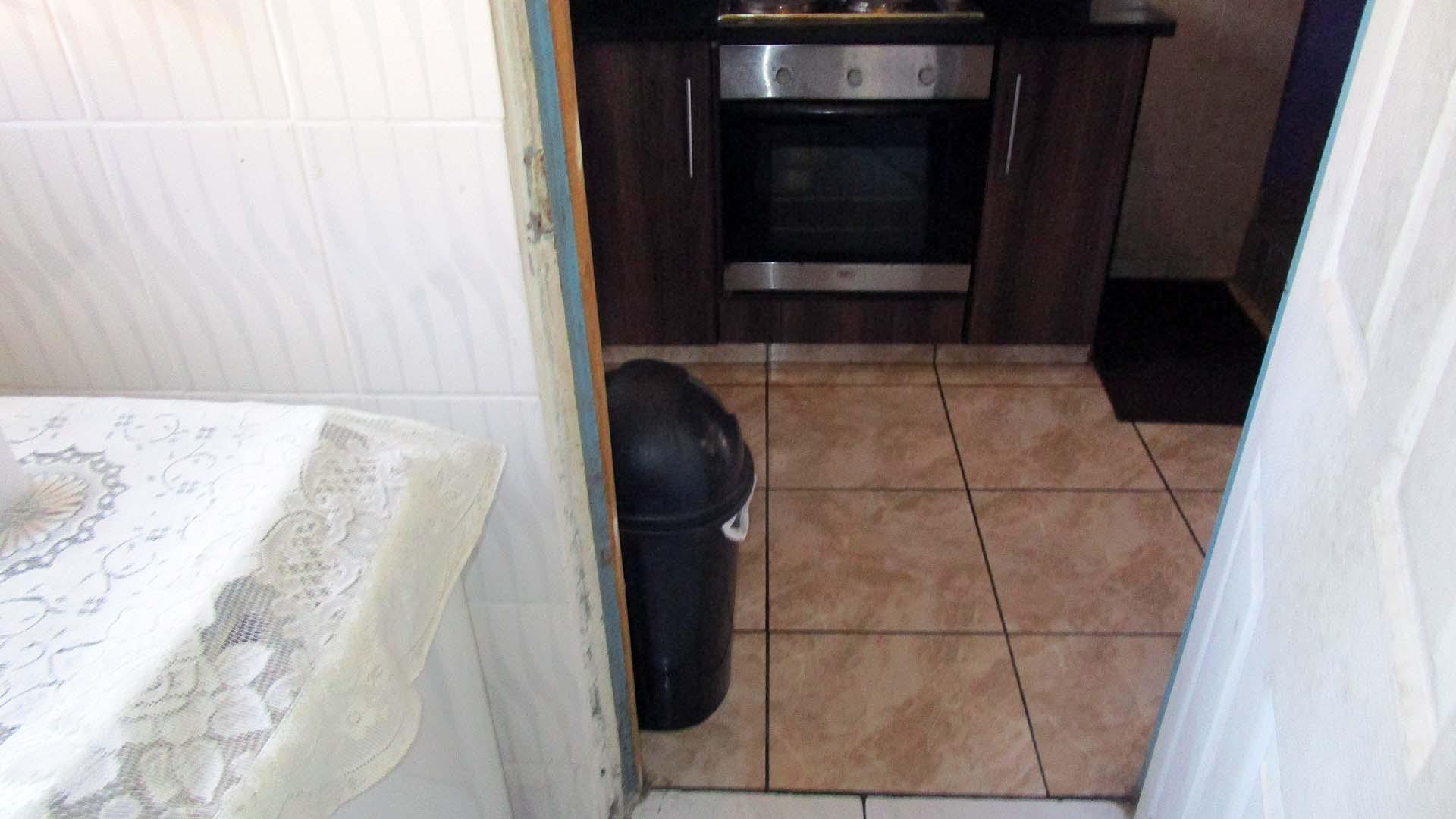 Main Bathroom - 5 square meters of property in Chatsworth - KZN