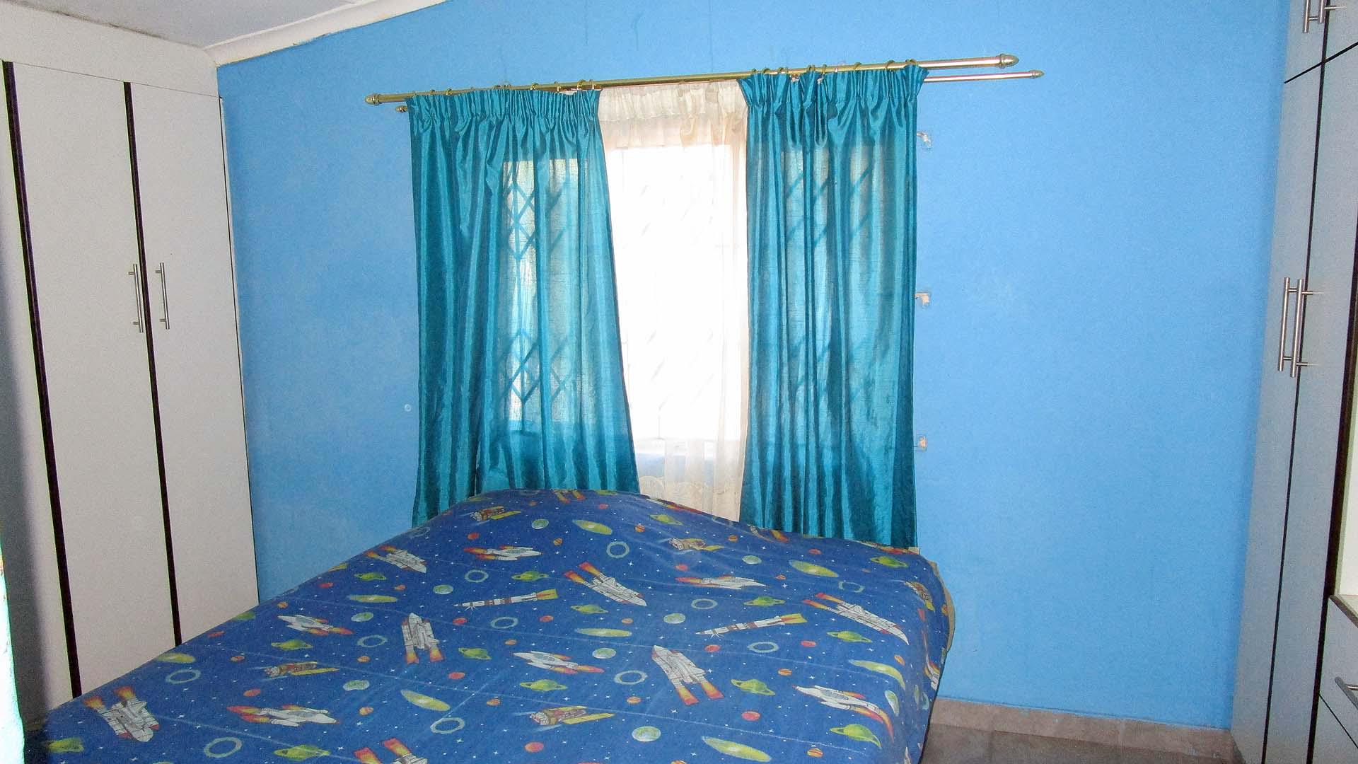 Main Bedroom - 27 square meters of property in Chatsworth - KZN