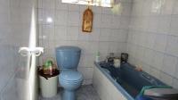 Bathroom 1 - 5 square meters of property in Chatsworth - KZN