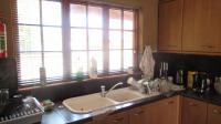 Kitchen - 14 square meters of property in Henley-on-Klip