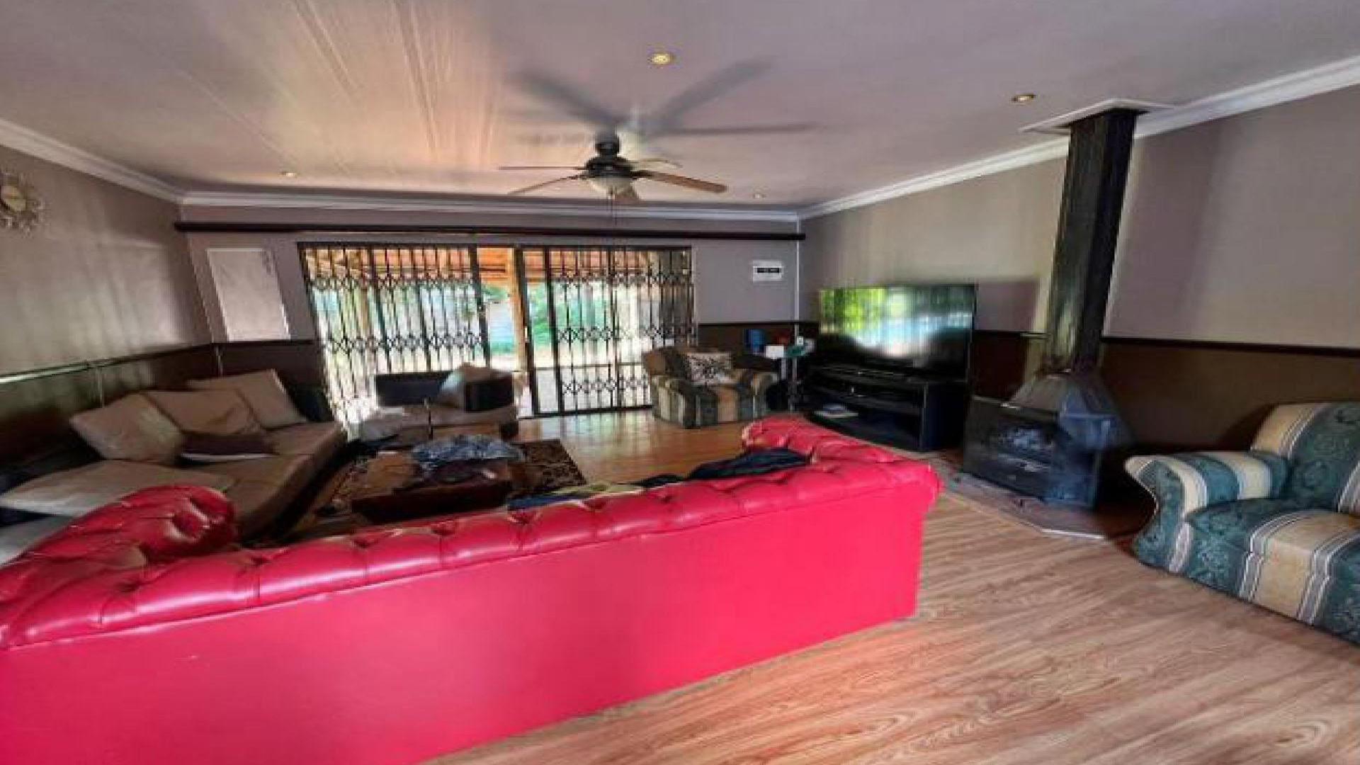 Lounges of property in Langenhoven Park