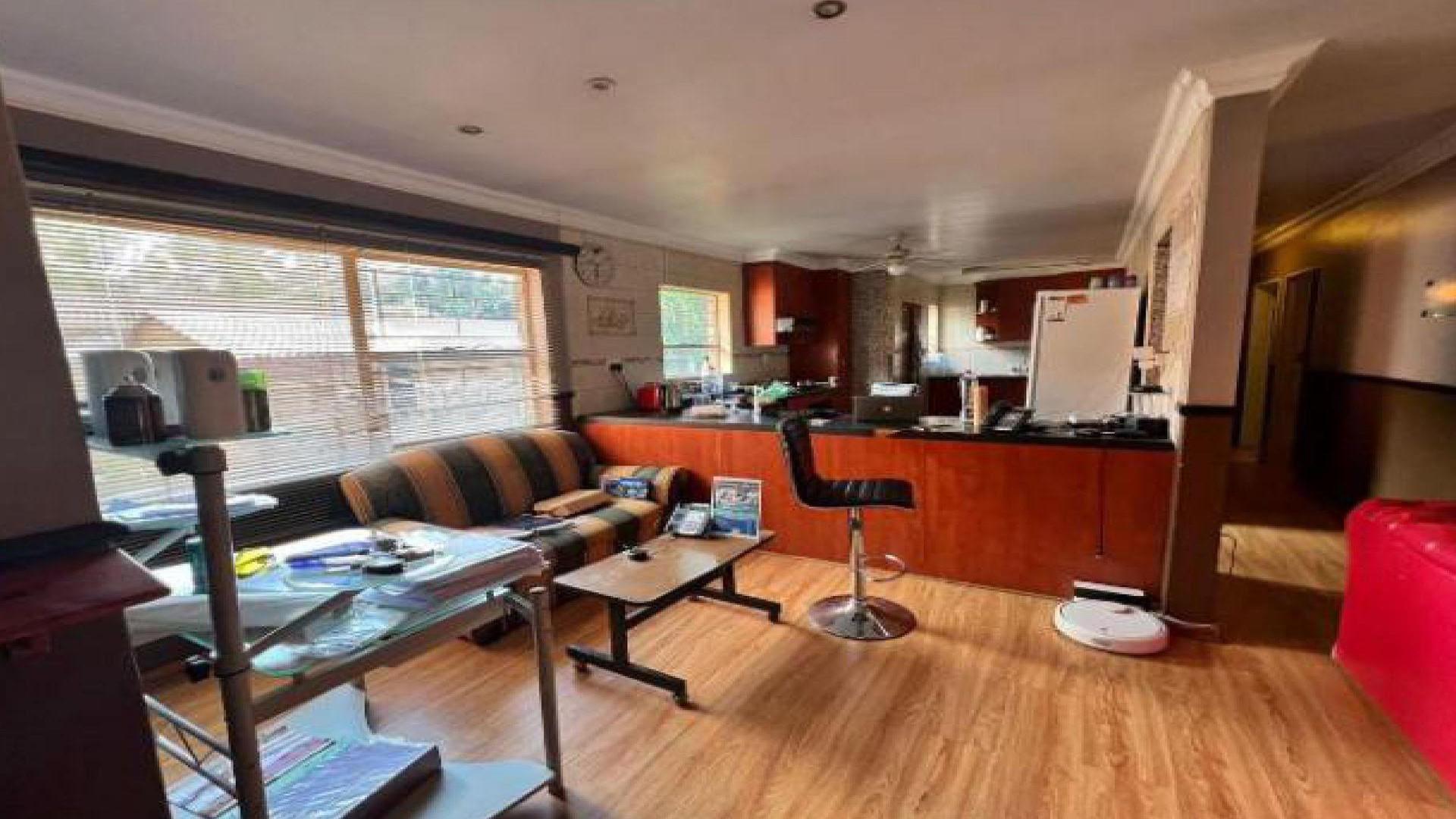 Dining Room of property in Langenhoven Park