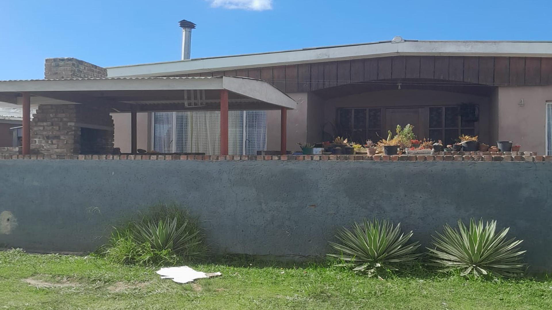 Front View of property in Pacaltsdorp
