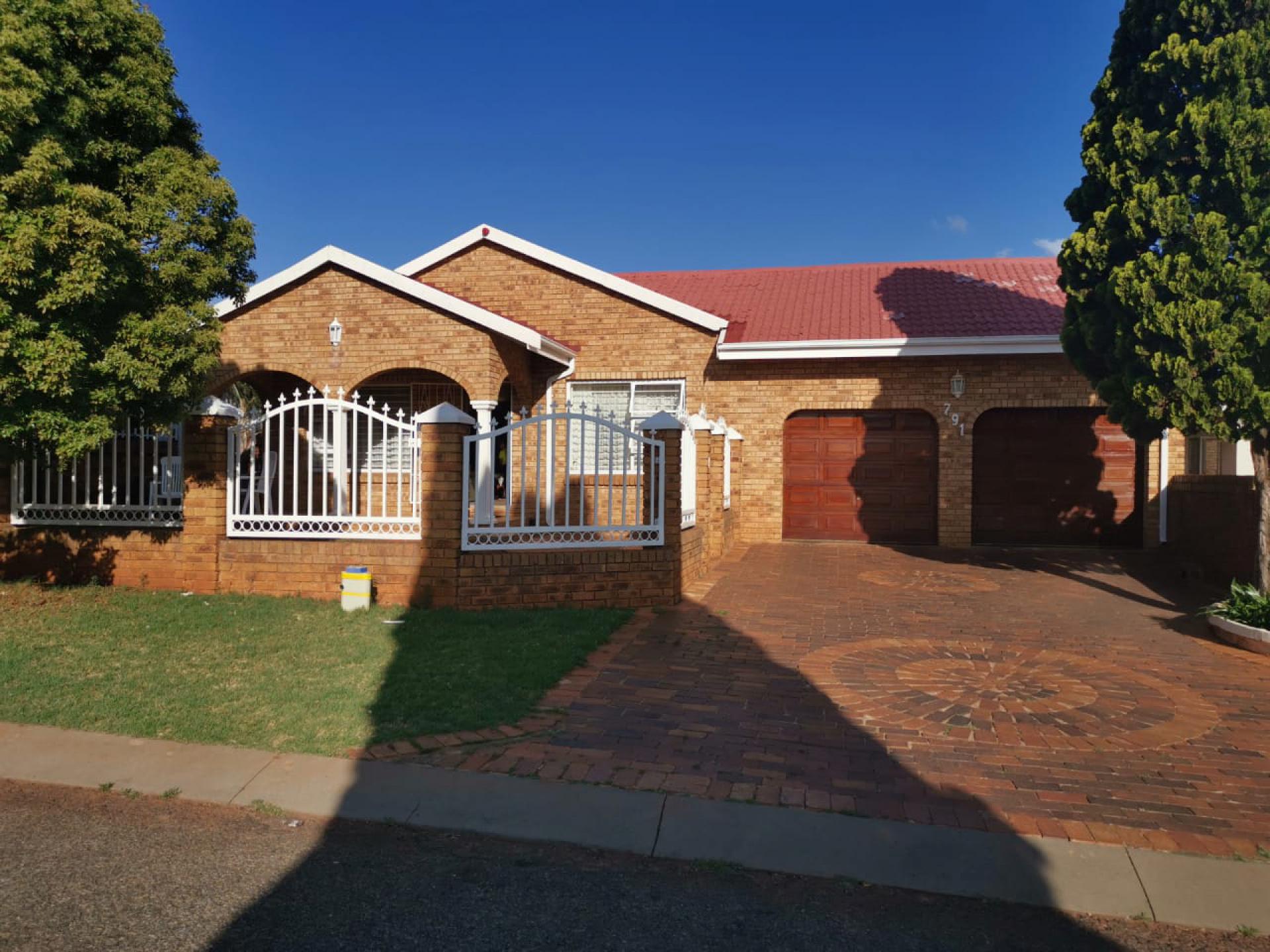 3 Bedroom House for Sale For Sale in Lenasia South MR343169 MyRoof