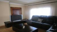 Lounges - 21 square meters of property in Tsakane