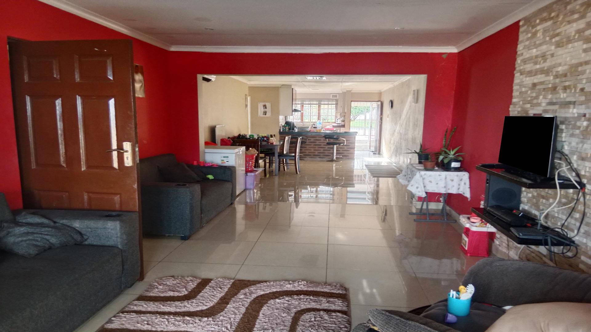 Lounges of property in Cato Manor 