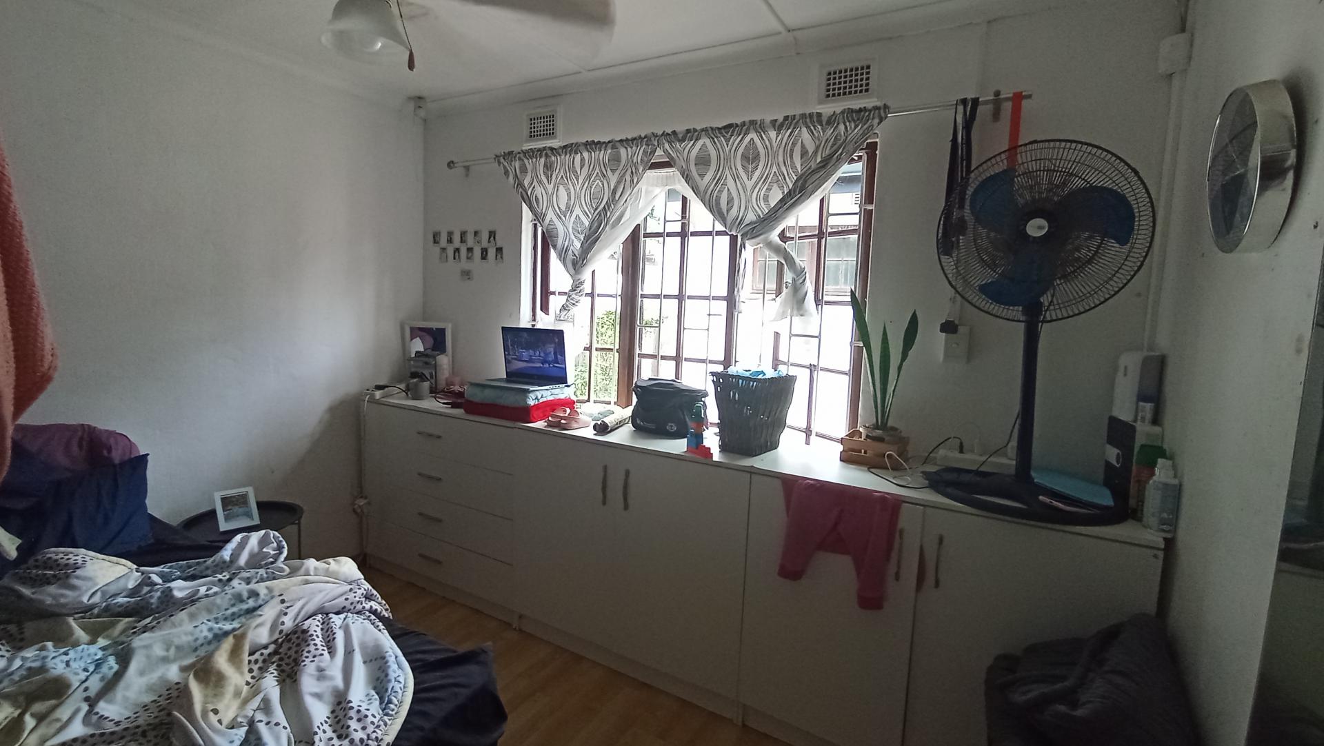 Bed Room 1 - 13 square meters of property in Cato Manor 